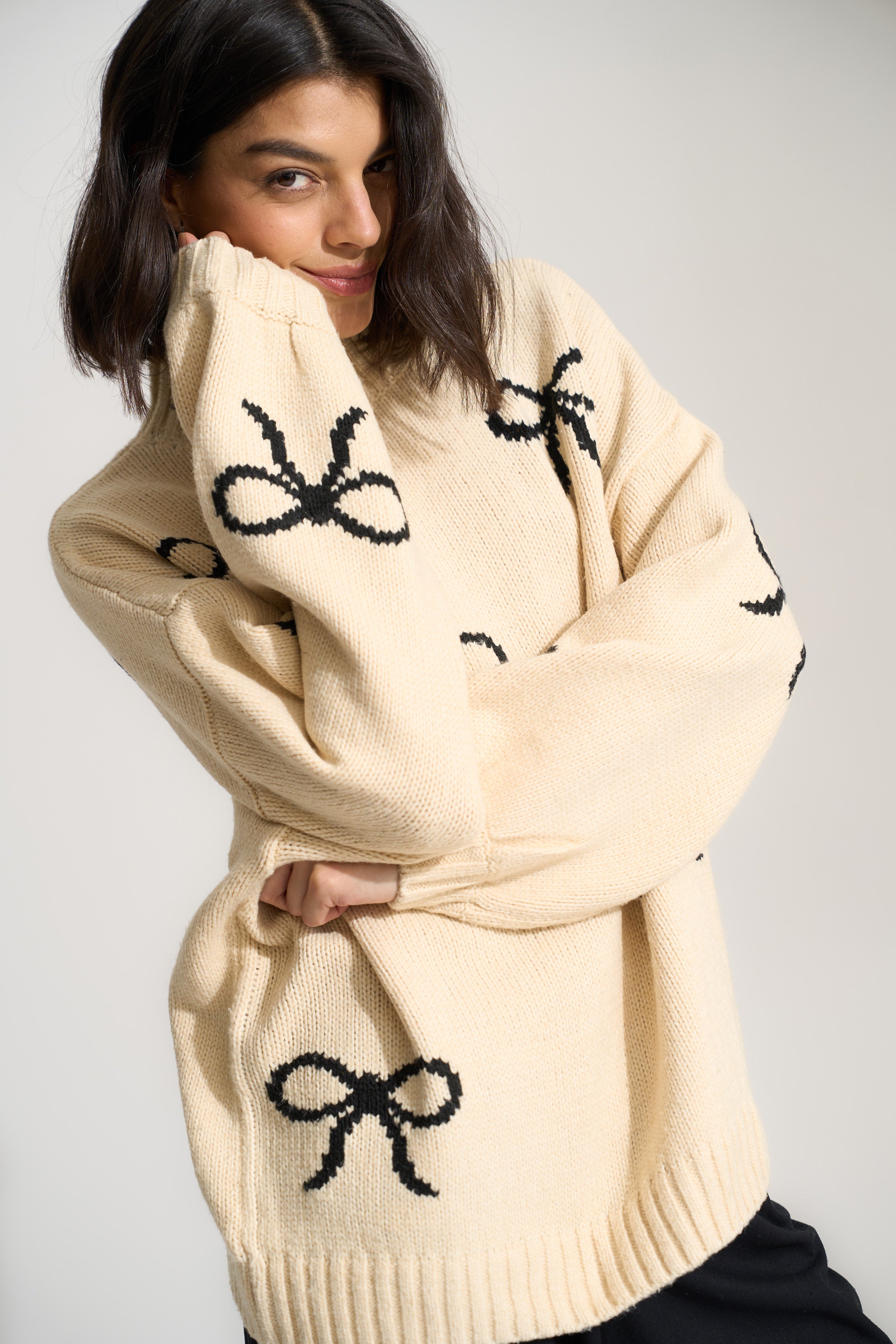 Bellamy Pullover - Creme Bow – Callahan Knitwear